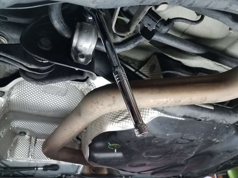 This photo came in handy later when I was reminding myself the correct orientation of the sway bar.